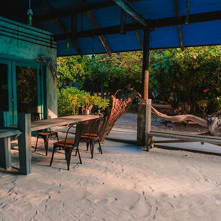 Hotel Mi Lugar Maldives à Nolhivaranfaru Extérieur photo
